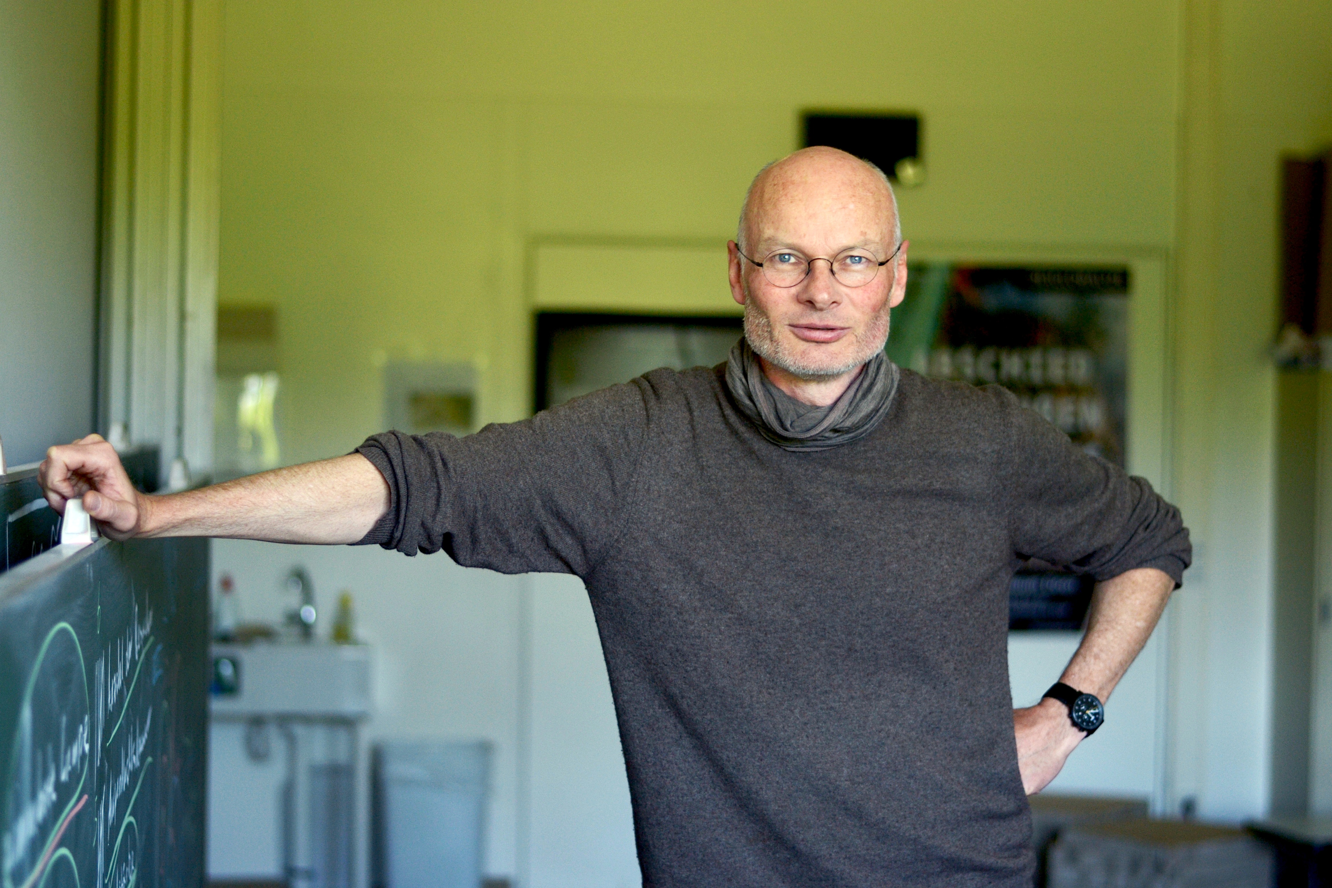 Daniel Fetzner in seinem Labor für Medienökologie